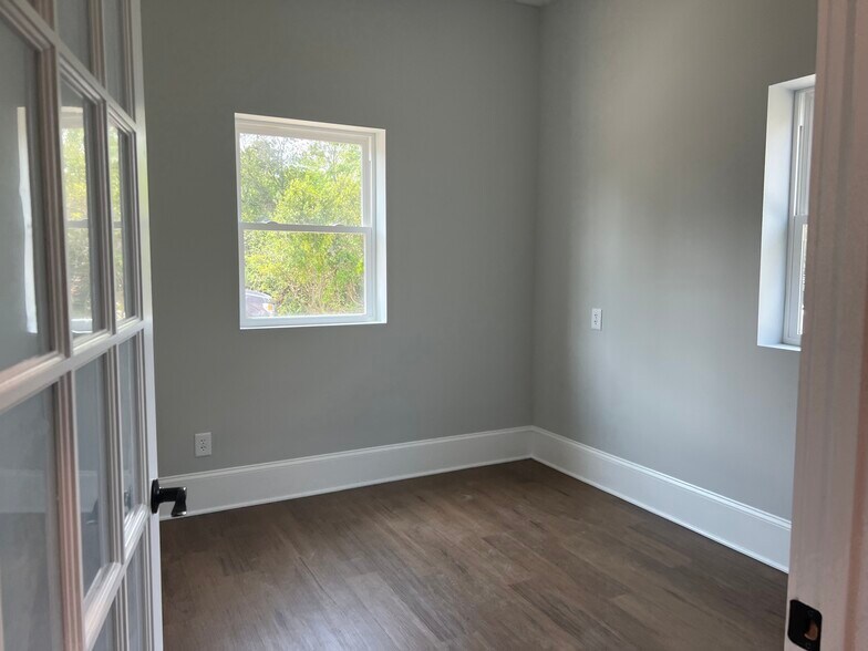 More Photos Of 250 W Pennsylvania Ave, Southern Pines Office For Lease