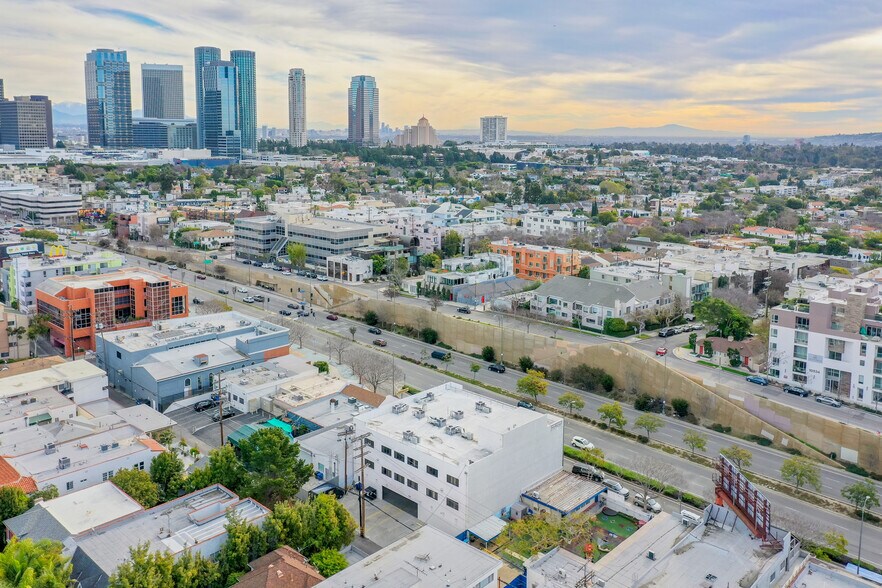 More Photos Of 10537 Santa Monica Blvd, Los Angeles Medical For Sale