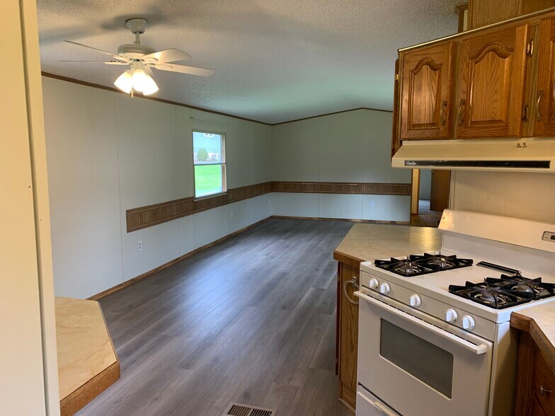 More Photos Of 15 Decasper Dr, Lewis Run Manufactured Housing Mobile Home Park For Sale