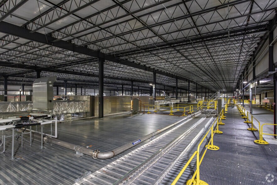 More Photos Of 3150 Barry Dr, Portland Manufacturing For Sale