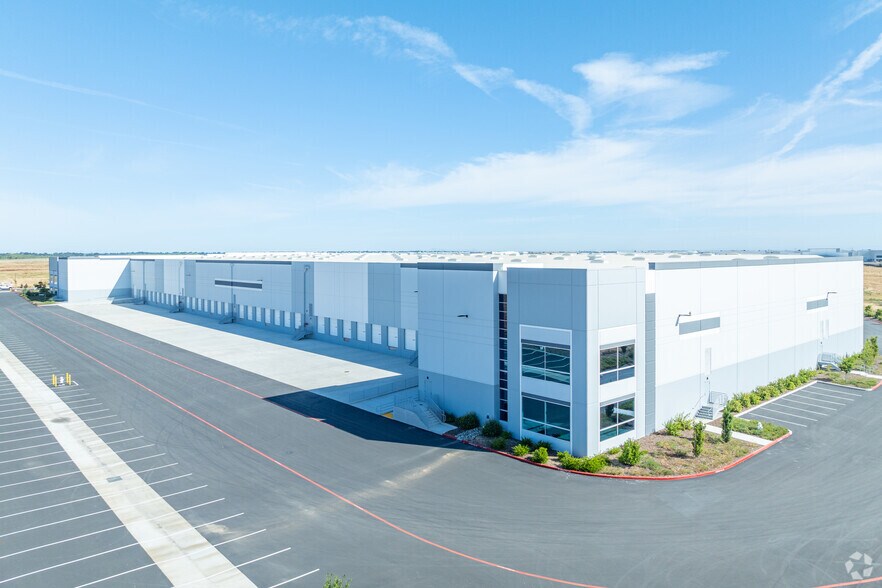 More Photos Of 7810 Metro Air Pky, Sacramento Distribution For Lease