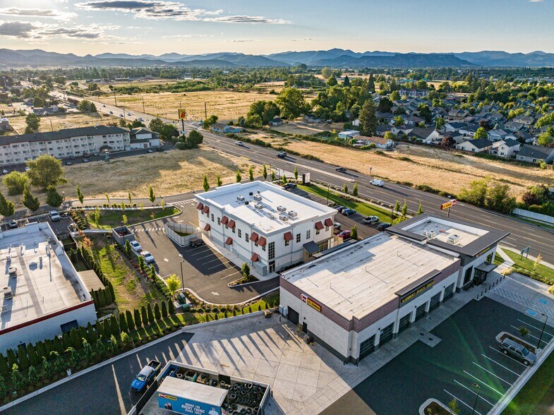 More Photos Of 4801 Biddle Rd, Central Point Office For Lease