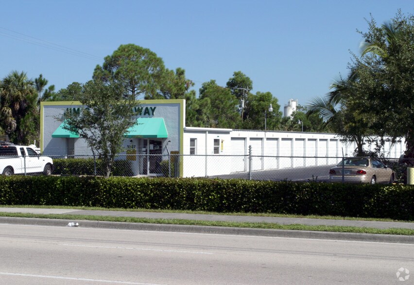 More Photos Of 3527 Radio Rd, Naples Self Storage For Lease