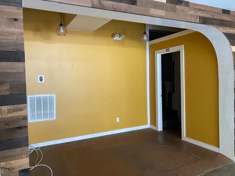 More Photos Of 1601 Riverside Dr, Nashville Storefront For Lease