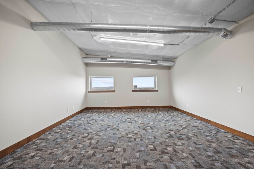 More Photos Of 3251 N Glade Rd, Pasco Warehouse For Lease