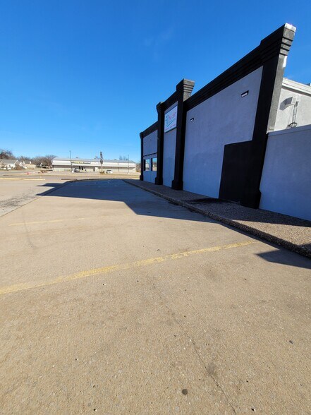 More Photos Of 801 SW 11th St, Lawton Restaurant For Sale