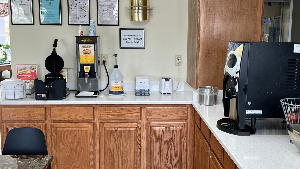 More Photos Of 1013 Highway 231 S, Troy Hotel For Sale