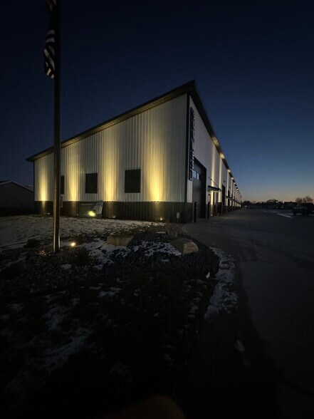 More Photos Of 900 W 25th St, South Sioux City Warehouse For Lease