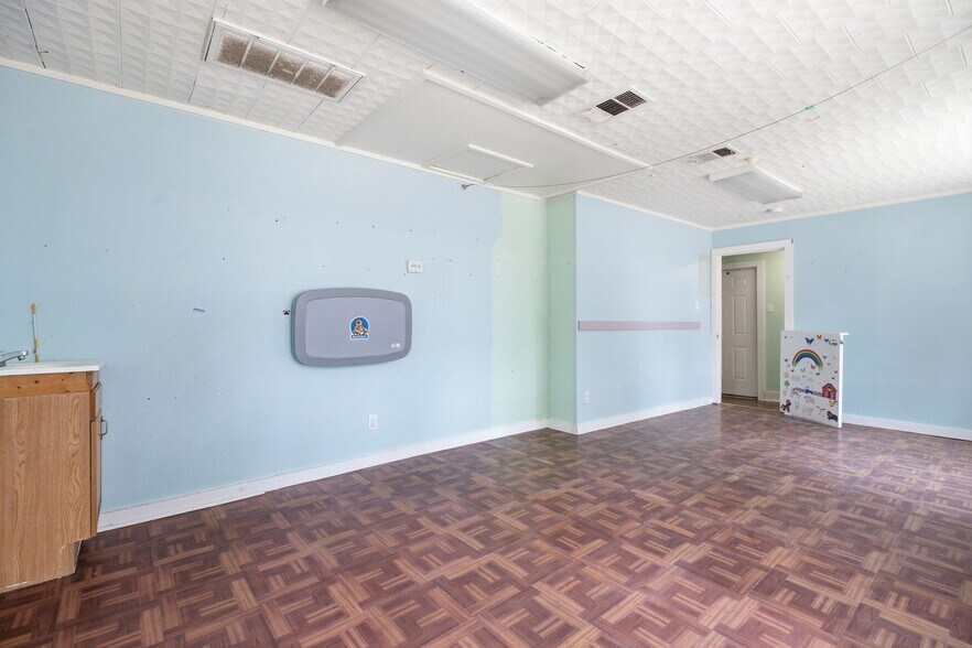 More Photos Of 208 E Hwy 79 St, Hutto Daycare Center For Lease