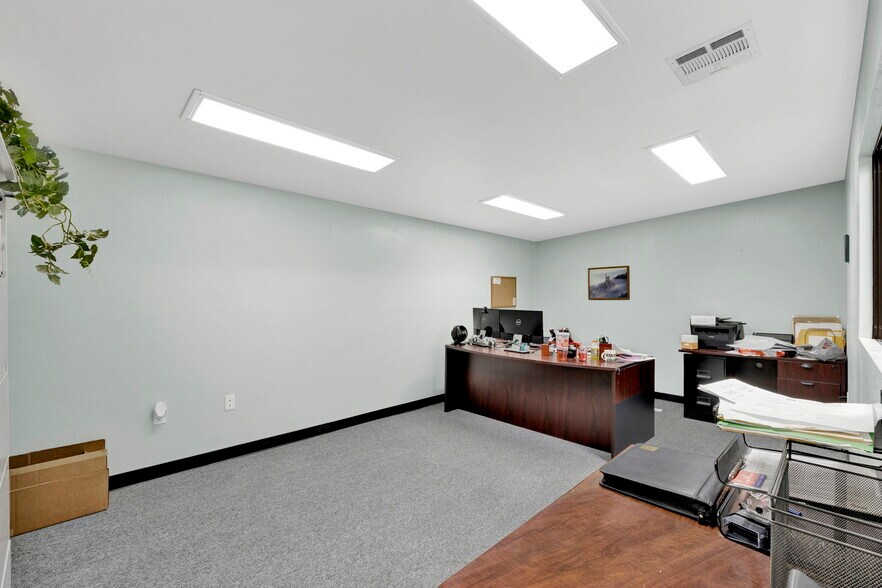 More Photos Of 3455 Ocean View Blvd, Glendale Office For Lease