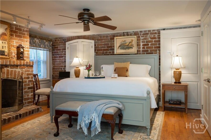 More Photos Of 109 W Liberty St, Savannah Hospitality For Sale