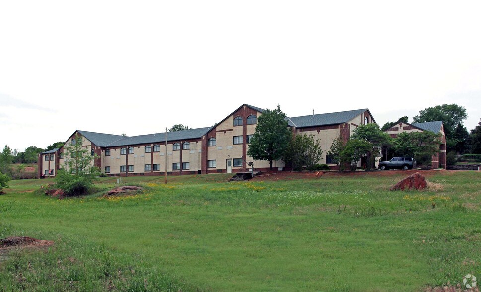 More Photos Of 2700 E 2nd St, Edmond Hotel For Sale