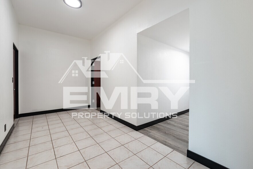 More Photos Of 942 S Gerhart Ave, Commerce Coworking Space
