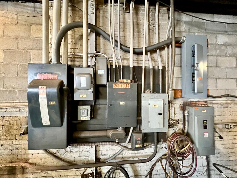 More Photos Of 1702 Wheeling Ave, Glen Dale Manufacturing For Sale