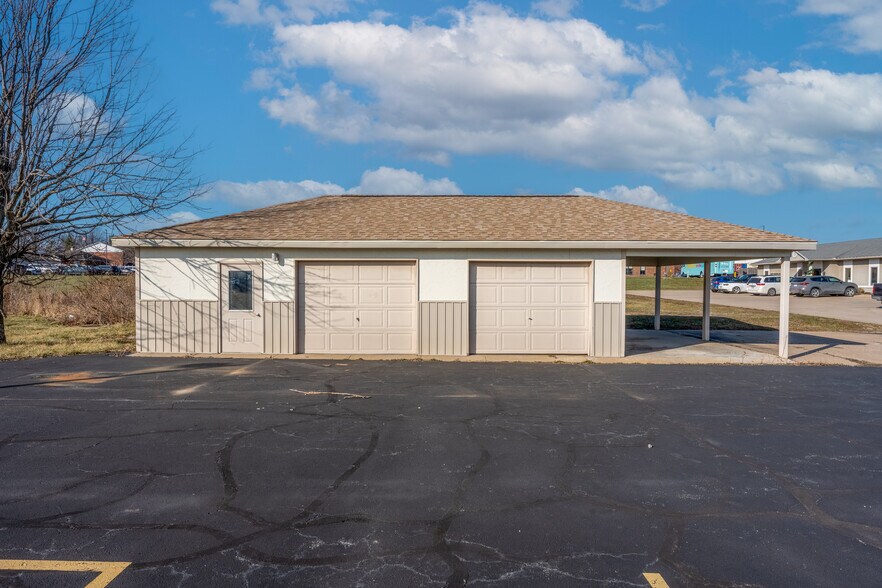 More Photos Of 804 Winchester Dr, Sedalia Medical For Sale