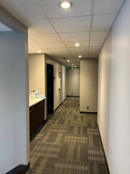 More Photos Of 616A-622 S Main St, Hebron Warehouse For Lease