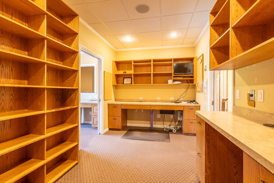 More Photos Of 189 (NYS) Route 25, Riverhead Medical For Sale