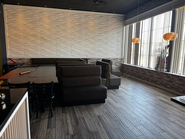More Photos Of 532 Pond St, Weymouth General Retail For Lease
