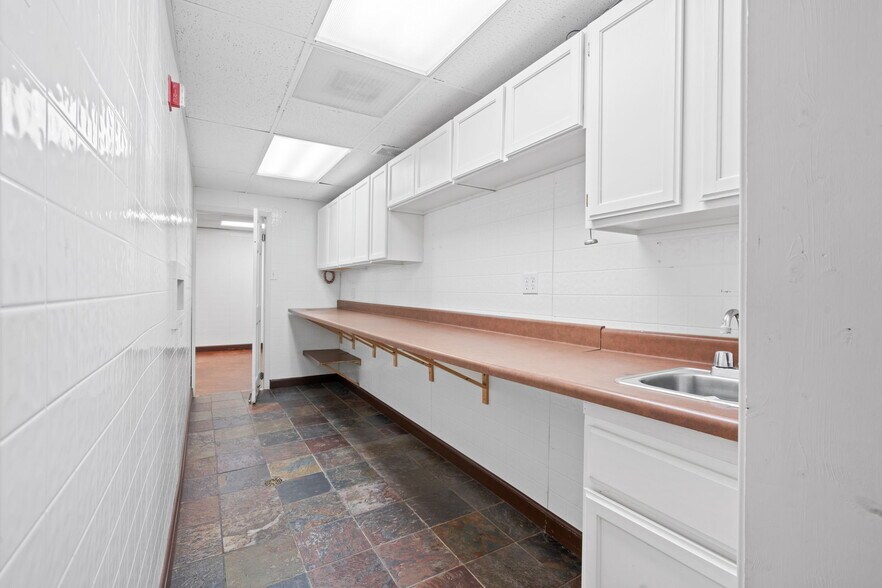 More Photos Of 5620 Rowlett Rd, Rowlett General Retail For Sale