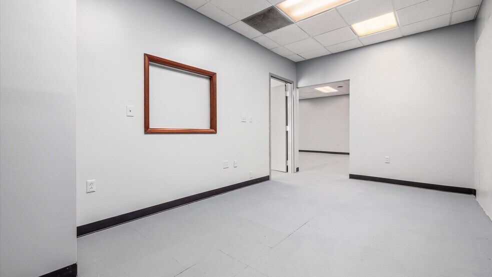 More Photos Of 1101 Woodlawn Ave, Cambridge Warehouse For Sale