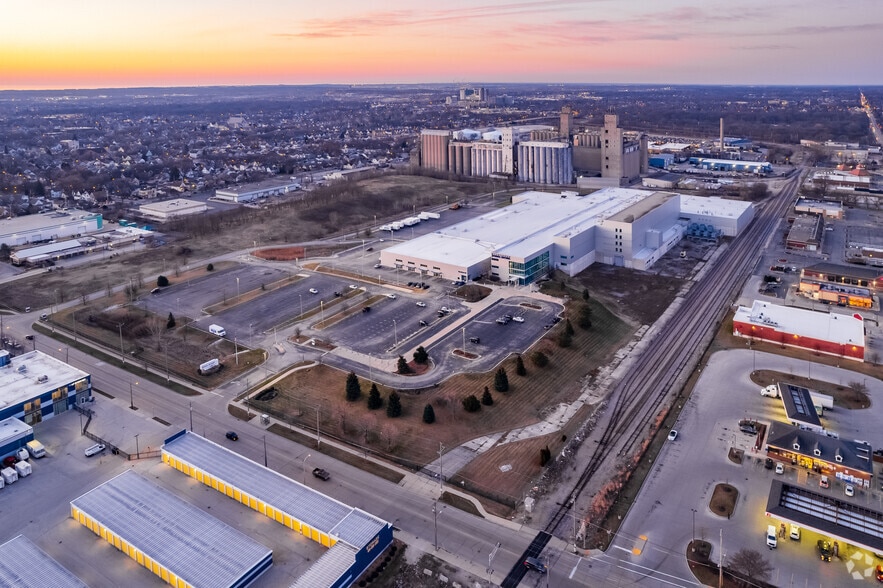 More Photos Of 4101 W Burnham St, West Milwaukee Manufacturing For Sale