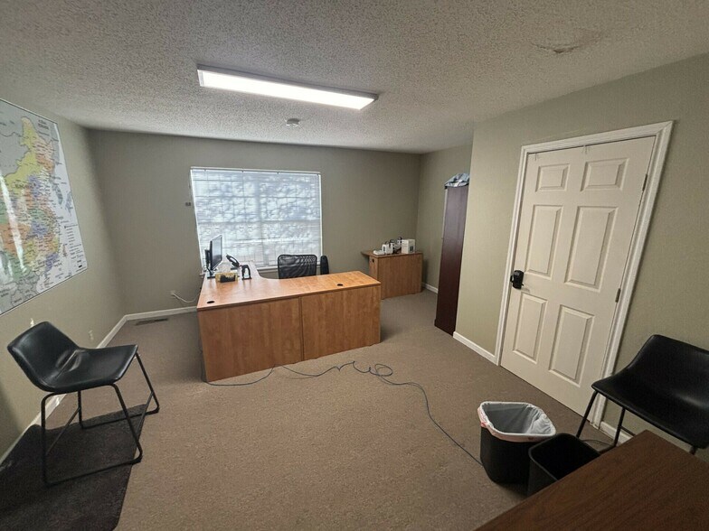 More Photos Of 1608 N Big Spring St, Midland Office For Sale