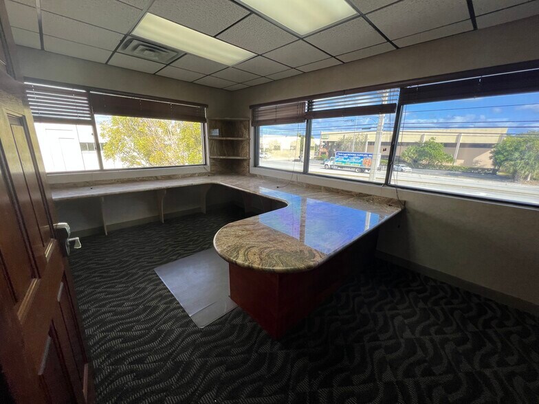 More Photos Of 2095 N Andrews Ave, Pompano Beach Light Manufacturing For Lease