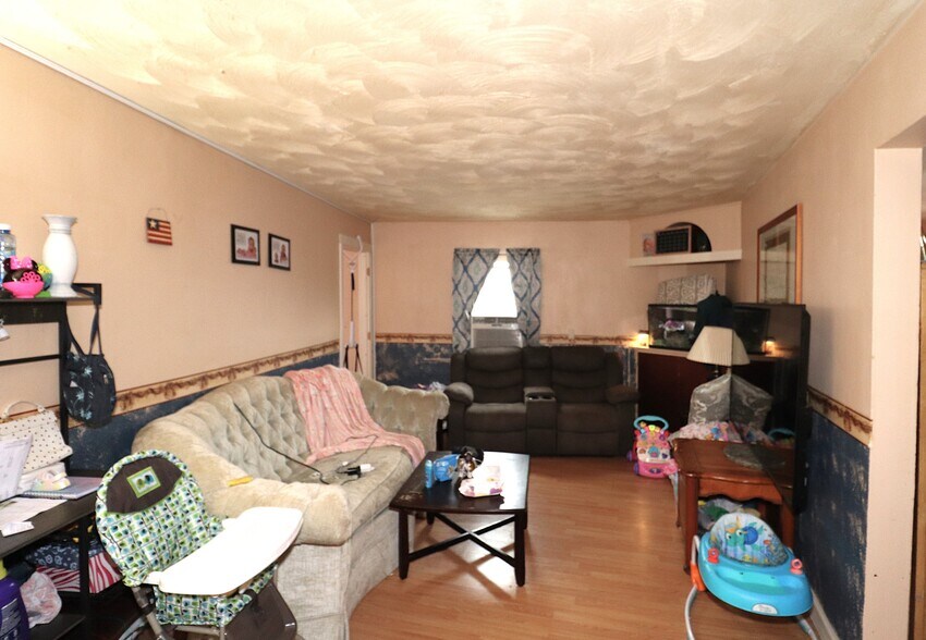 More Photos Of 142 S Broadway St, Blanchester Storefront Retail Residential For Sale