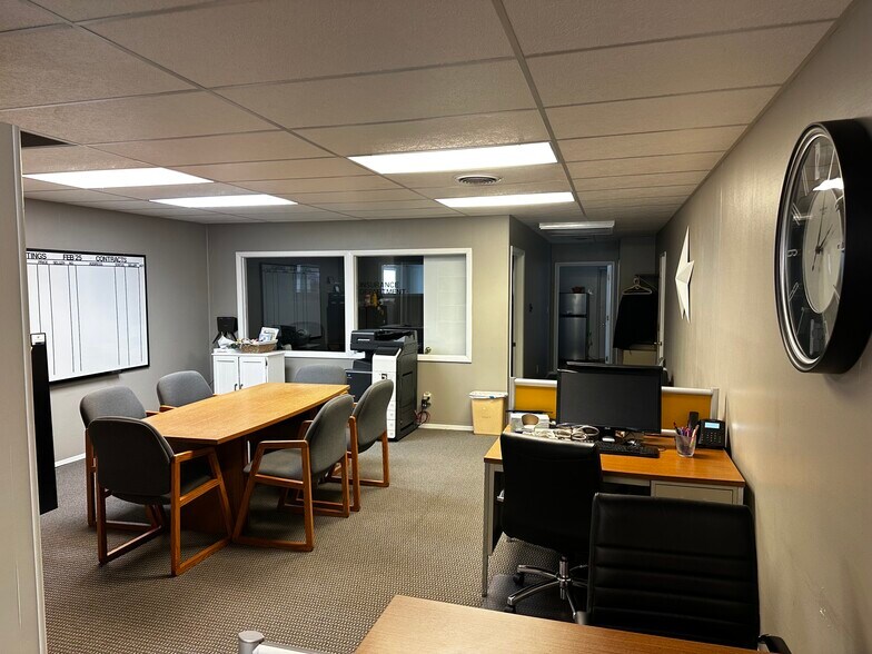More Photos Of 335 S Broadway St, Coal City Office For Sale