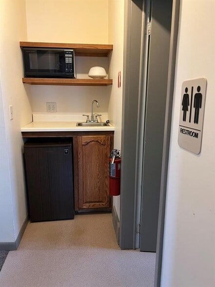 More Photos Of 2402 Grand Ave, Wausau Office For Lease