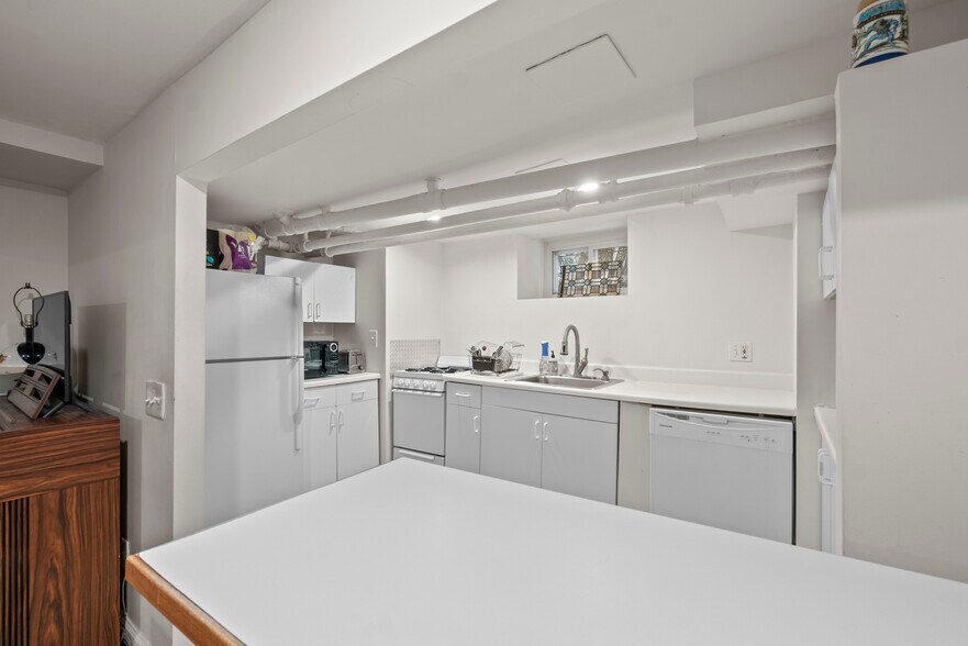 More Photos Of 3433 Guilford Ter, Baltimore Multifamily For Sale