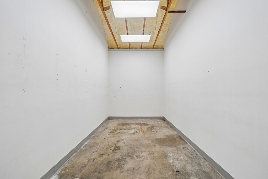 More Photos Of 1719 Signal Point Rd, Charleston Self Storage For Sale
