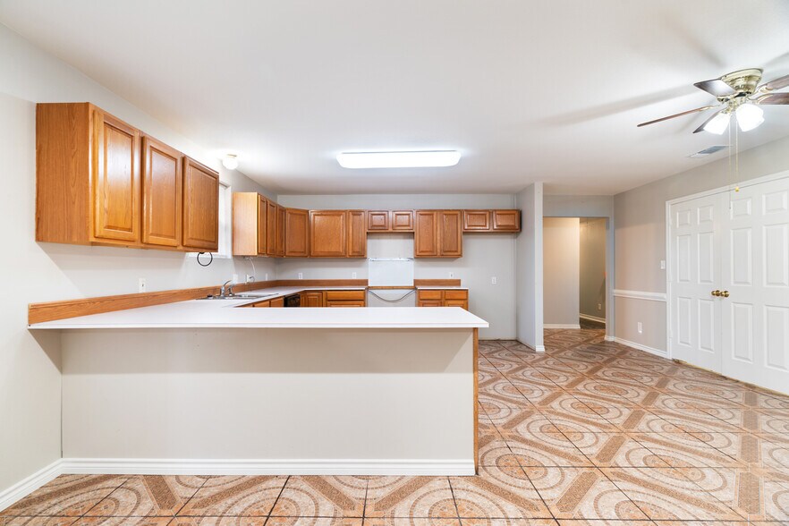 More Photos Of 6210 Lamar Rd, Reno Flex For Sale
