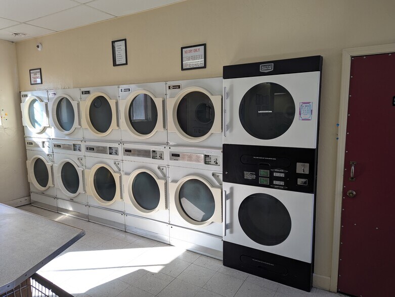 More Photos Of 325 E Gurley St, Prescott Freestanding For Sale