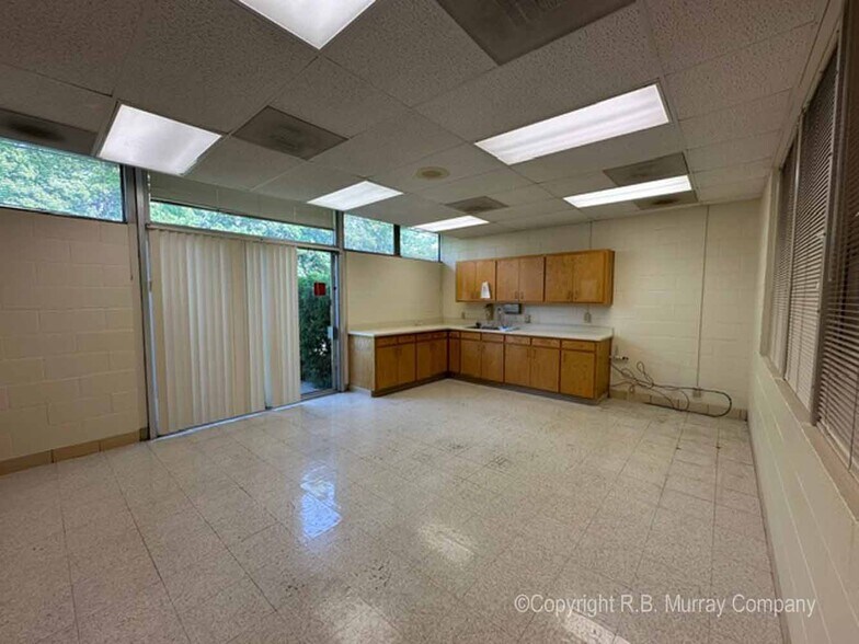More Photos Of 1730 E Portland St, Springfield Medical For Sale