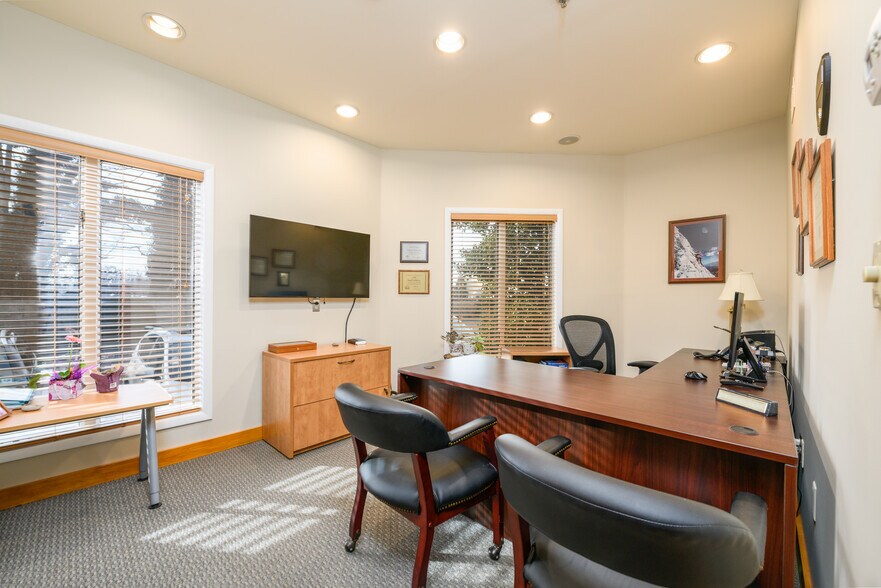 More Photos Of 130 Maple Ave, Red Bank Medical For Lease