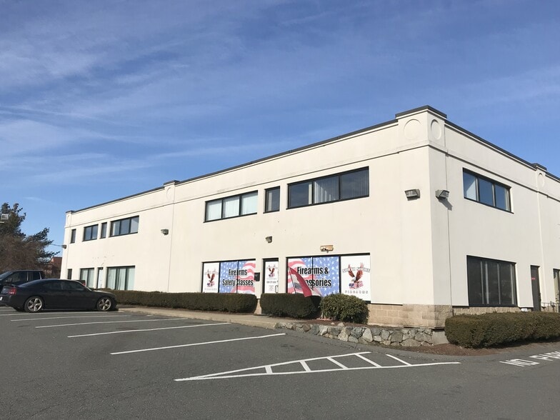 Primary Photo Of 251 S Main St, Middleton Storefront For Lease