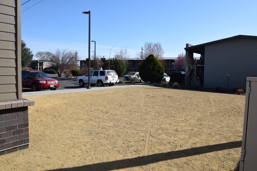 More Photos Of 2984 S 6th St, Klamath Falls Storefront Retail Office For Lease