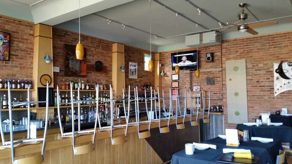 More Photos Of 208-212 Territorial Rd, Benton Harbor Restaurant For Lease