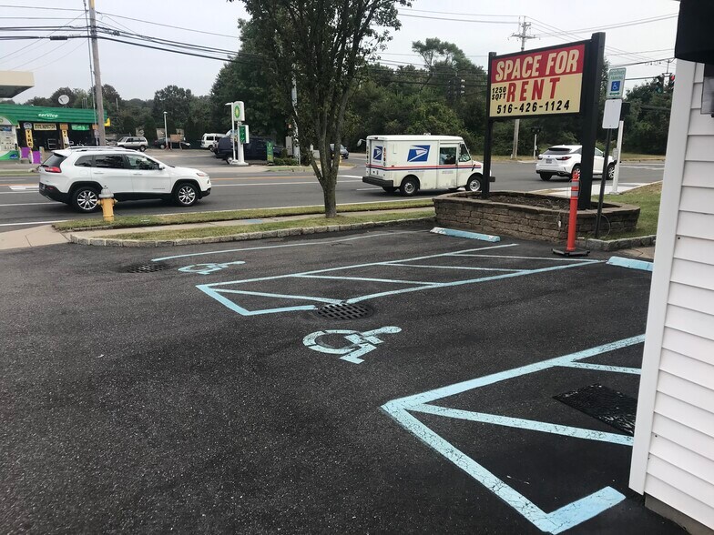 More Photos Of 1008 W Jericho Tpke, Smithtown Office For Lease