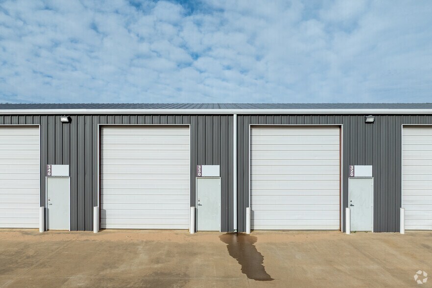 More Photos Of 12095 Spur 364, Tyler Warehouse For Lease