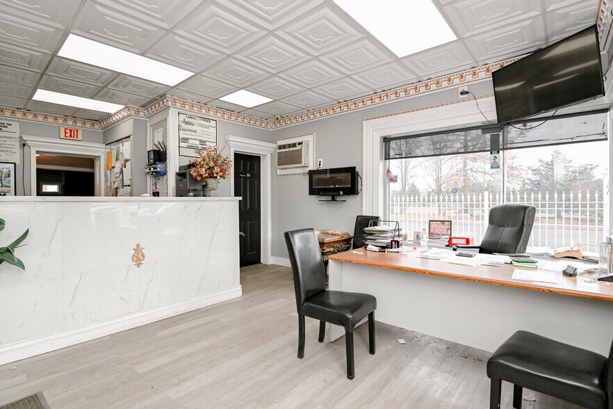 More Photos Of 385 New Park Ave, Hartford Auto Repair For Sale