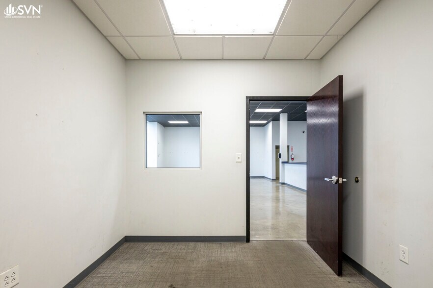 More Photos Of 1115 Delaware Ave, Lexington Warehouse For Lease