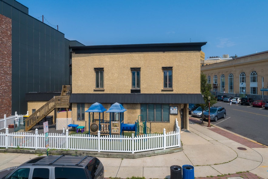 More Photos Of 601 Lake Ave, Asbury Park Office Residential For Lease