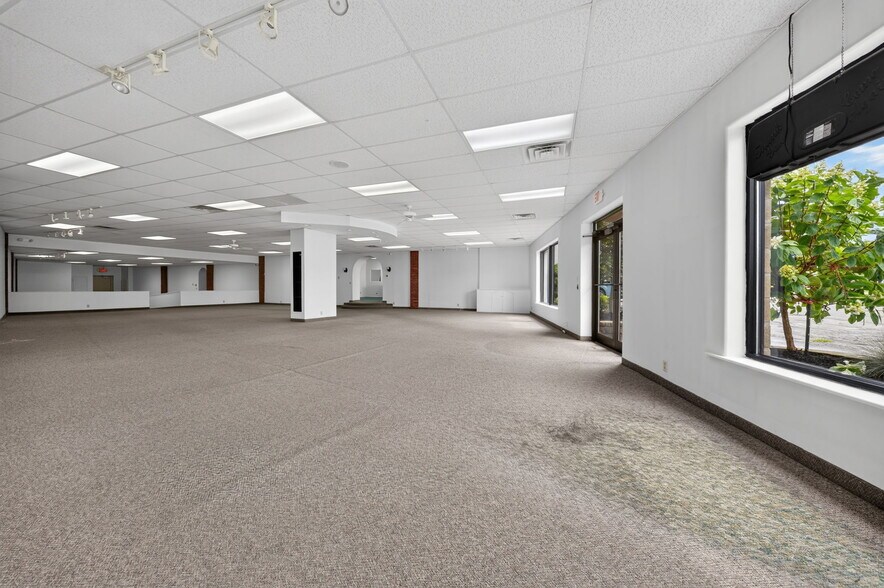 More Photos Of 2539 W Prospect Rd, Ashtabula Storefront For Sale