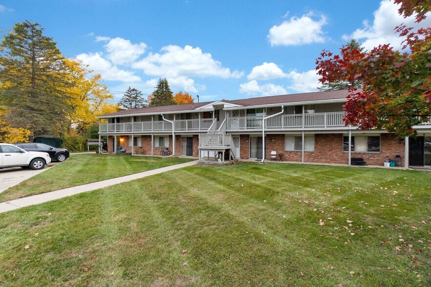 More Photos Of 1630 N Pontiac Trl, Walled Lake Apartments For Sale