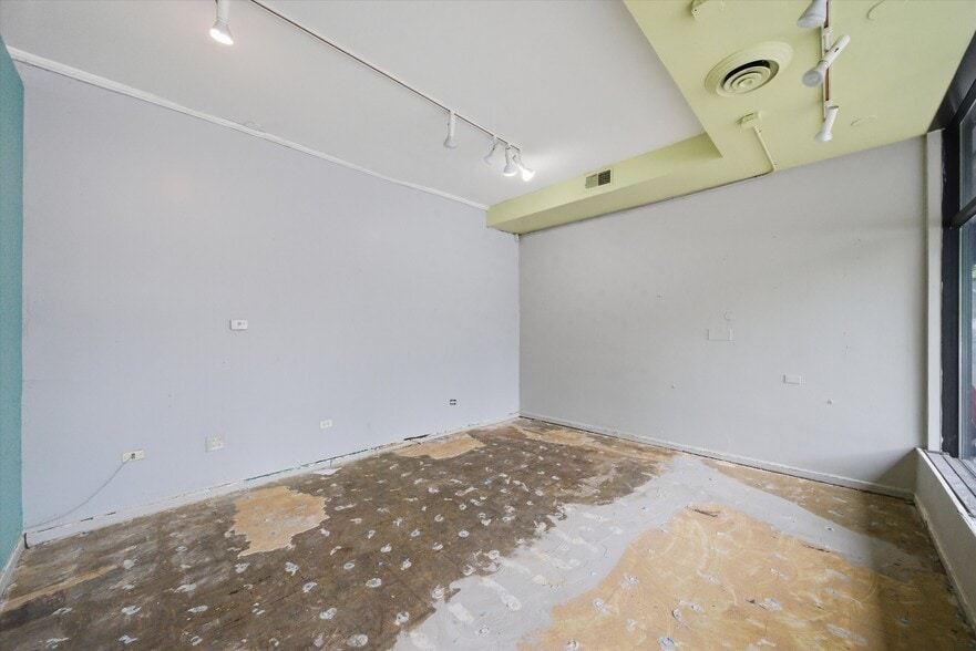 More Photos Of 5337-5353 W Devon Ave, Chicago Storefront Retail Office For Sale
