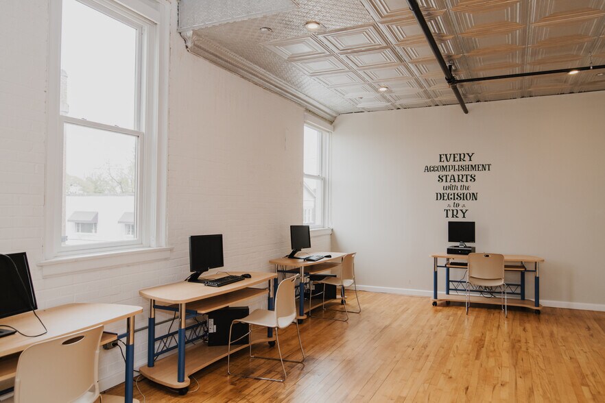 More Photos Of 2700 Cherokee St, Saint Louis General Retail For Lease