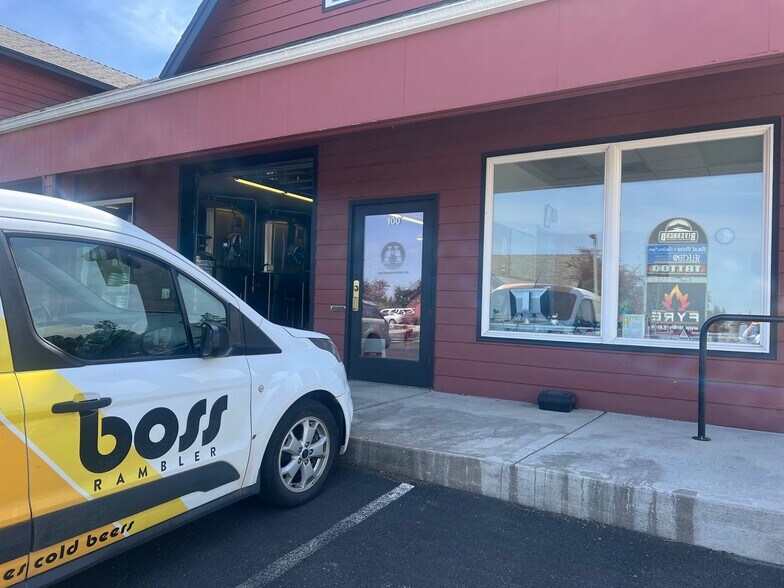 Primary Photo Of 2600 NE Division St, Bend Storefront Retail Office For Lease