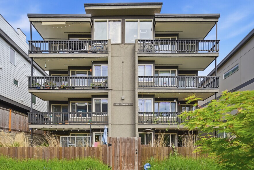 More Photos Of 2362 Franklin Ave, Seattle Apartments For Sale